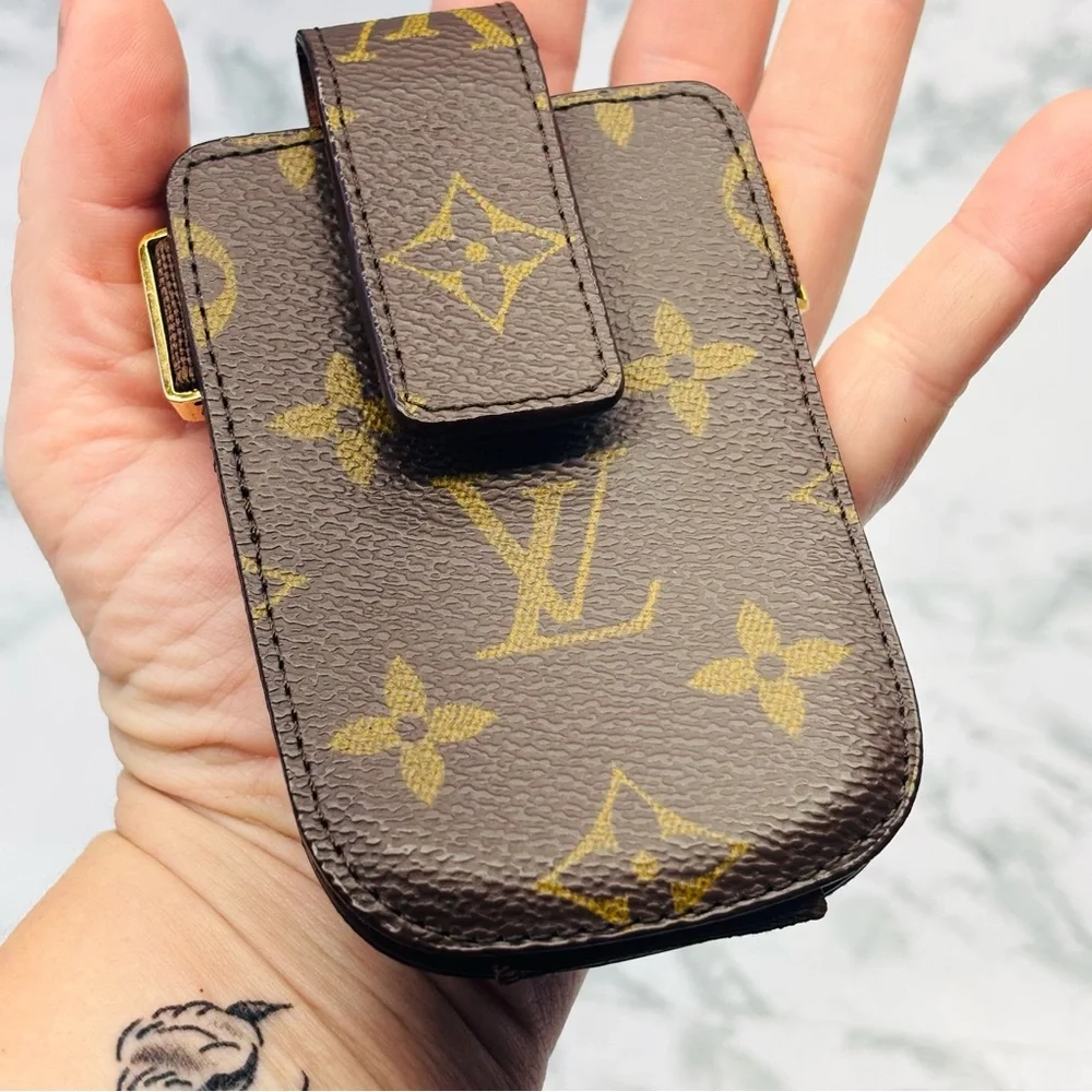 Louis Vuitton Monogram Brown Etui Telephone case Vintage Excellent Condition